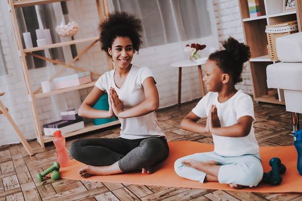 Yoga enfants Et si vous pratiquiez le yoga avec vos enfants ?