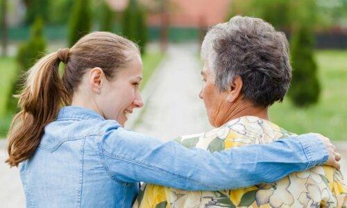 image Nous pouvons tous accompagner le bien-vieillir, en communiquant mieux avec les personnes âgées 