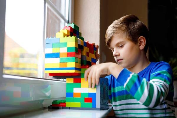 Signaux dalerte autisme Quels sont les signes d'autisme et les symptômes chez les enfants ?