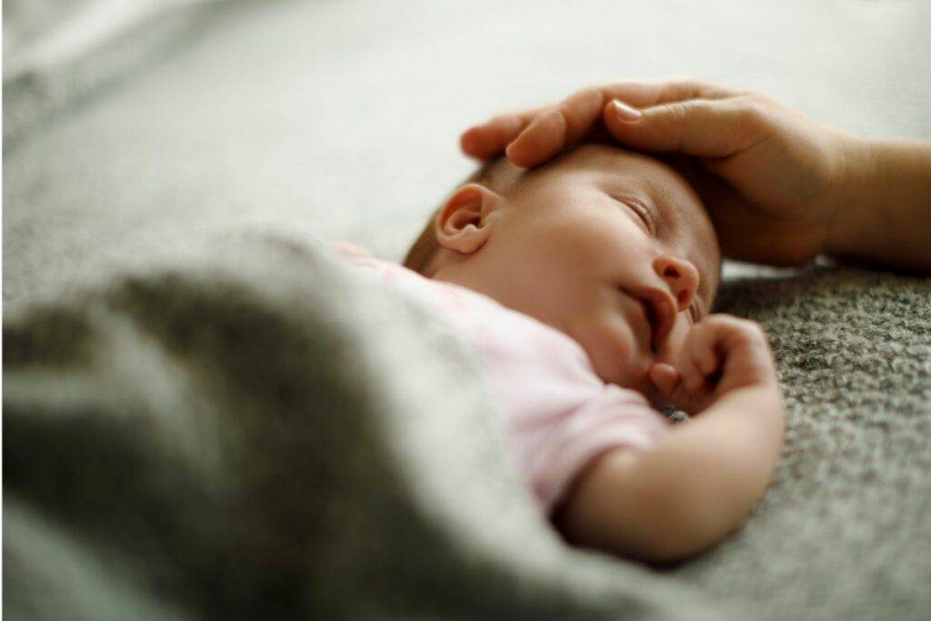Rituel du coucher de bébé : préparer un sommeil serein
