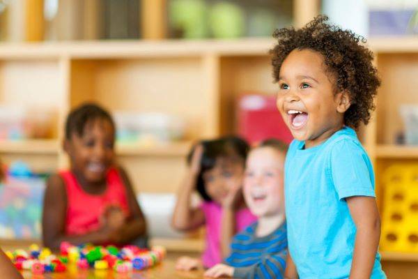 Bonheurs travail Petite enfance Pourquoi travailler auprès de jeunes enfants est-il extraordinaire ?