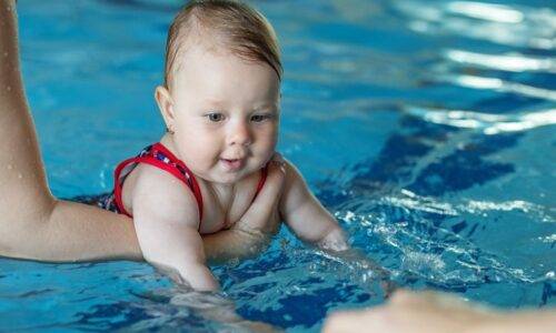 image 8 conseils pour aider un jeune enfant à apprivoiser la baignade
