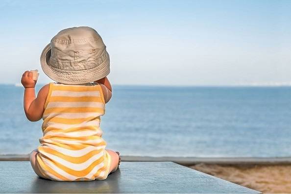 bebe et soleil 1 Les enfants et soleil : démêler le vrai du faux