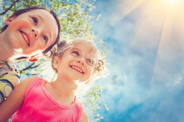 le soleil et les enfants Les enfants et soleil : démêler le vrai du faux