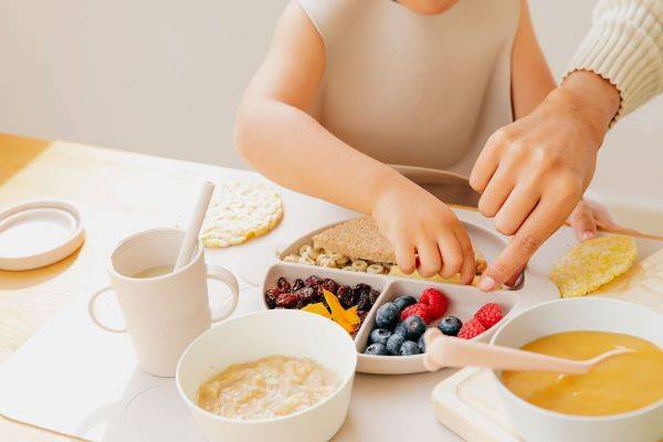 eveil de lenfant le repas Favoriser l'éveil de son enfant, sans pression, avec la vie quotidienne