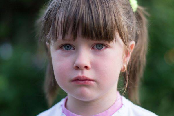 Enfant triste Comportements atypiques chez l'enfant : ce que l’on ne doit plus faire