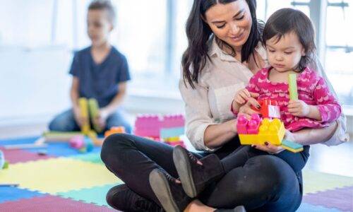 image Je l'aime trop / je n’y arrive pas : quand certains liens déstabilisent les pro de la Petite Enfance